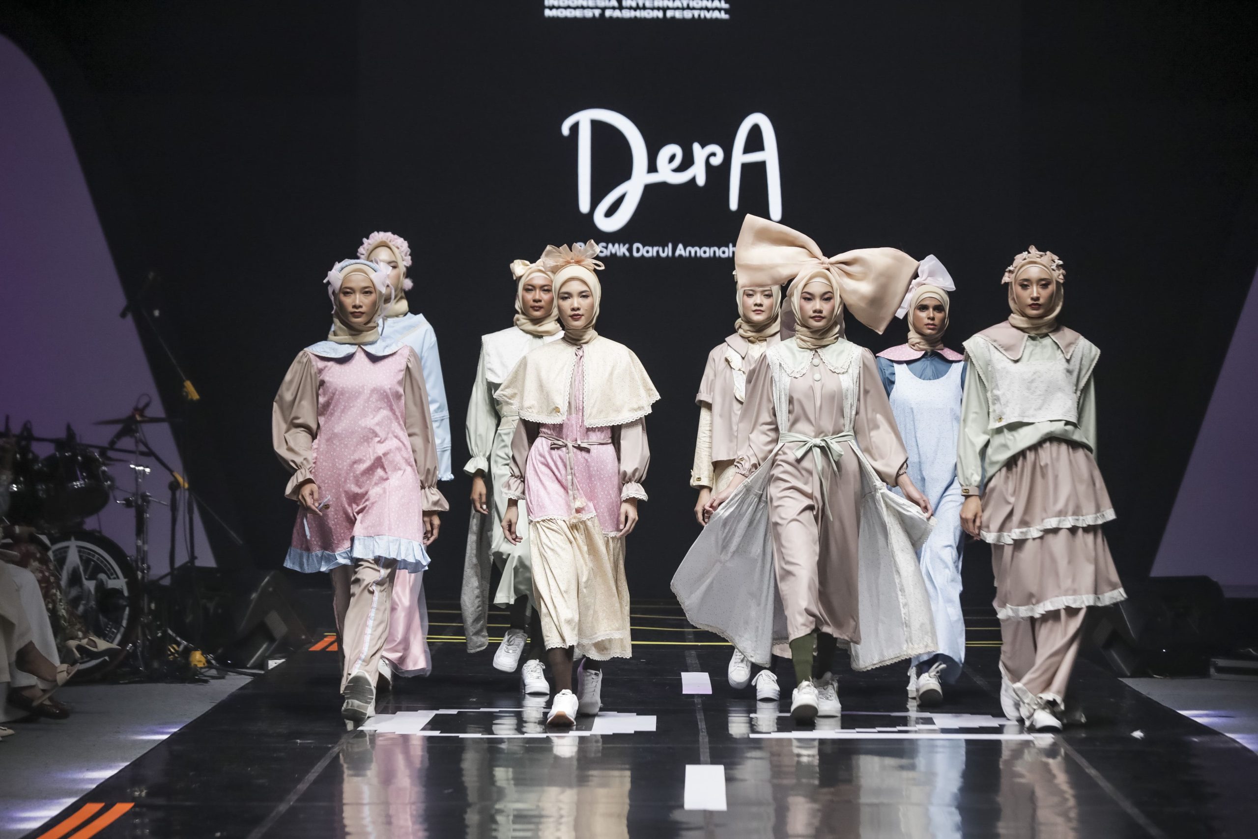 Luar Biasa, Hasil Karya Santri SMK Darul Amanah Sukorejo Kendal Tampil Pada Acara MUFFEST 2024