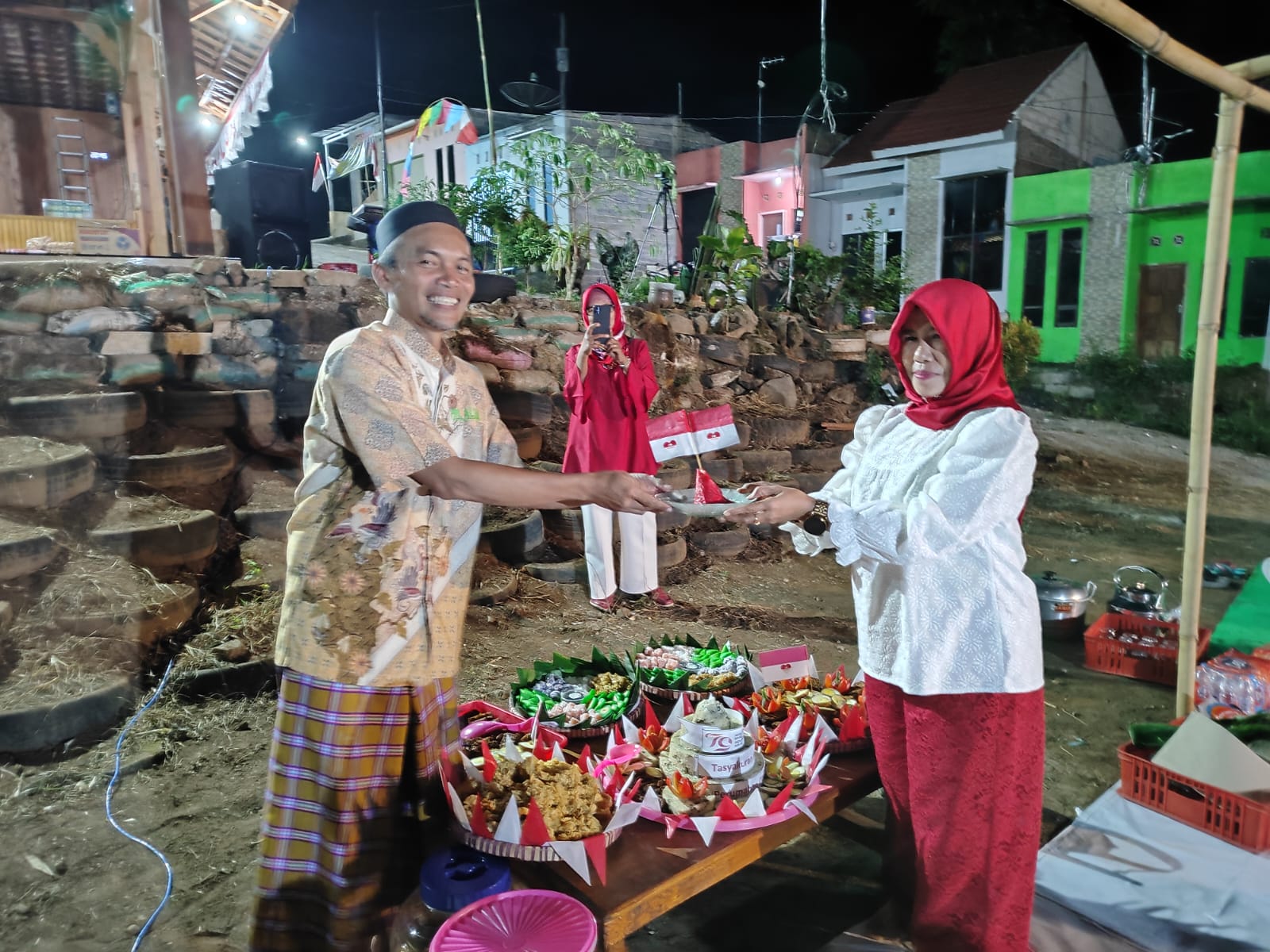 Gelar Malam Tirakatan, Warga Perum Citra Asri Laksanakan Doa Bersama dan Potong Tumpeng