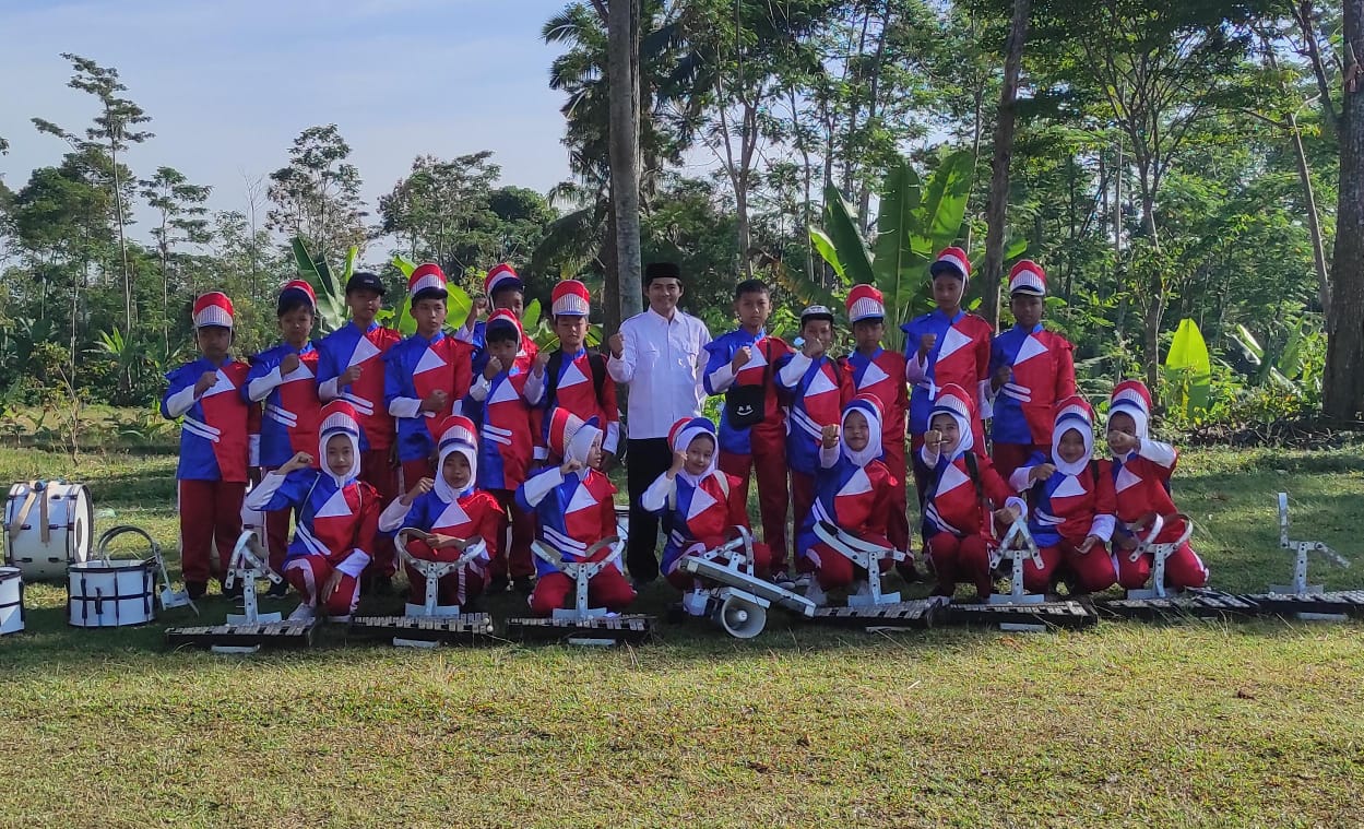 Membanggakan, Korps Musik MTs NU 15 Jurangagung Plantungan Iringi Upacara HUT RI Tingkat Kec. Plantungan.