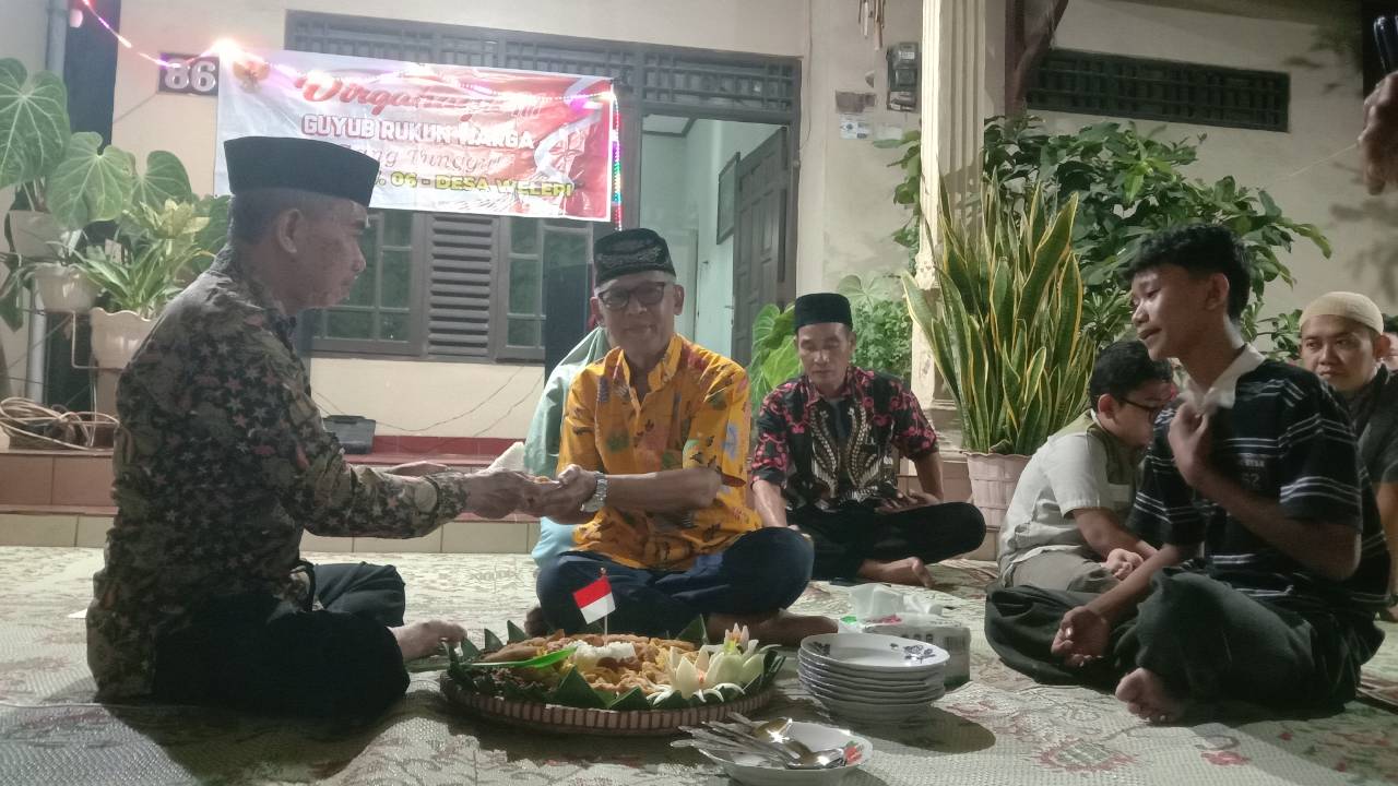 Warga RT 06 RW VI Desa Weleri Gelar Malam “Tirakatan Agustusan”