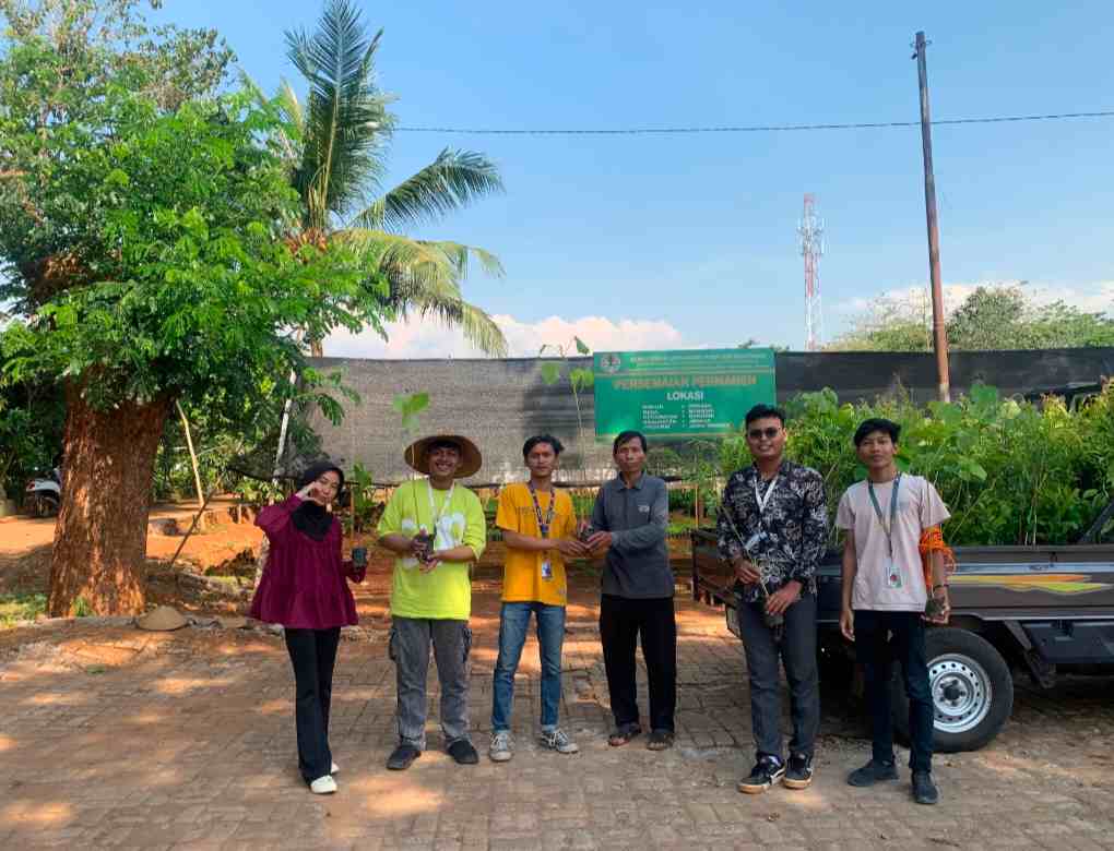 Dukung Reboisasi, Balai Pengelolalaan DAS Pemali Jratun Bangsri Sumbangkan 100 Bibit Tanaman Kepada Tim KKN-MB 065 IAIN Kudus (Desa Ringinkidul)