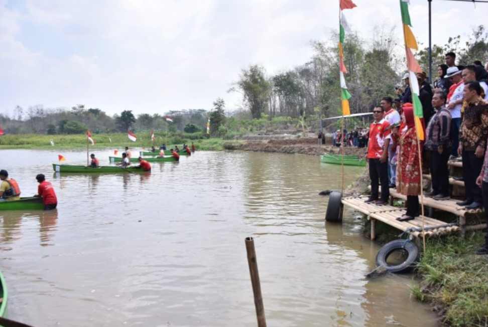 Pemdes Jangglengan Gelar Kirab Budaya dan Lomba Perahu Dayung Buat Dukung Desa Wisata di Kabupaten Sukoharjo