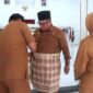 Pjs Bupati Sergai, H Parlindungan Pane dan Pjs Ketua TP PKK Sergai, Ny Ainun Mardian Parlindungan Pane dikenakan pakaian songket khas Melayu