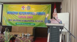 Kepala Bidang Kepemudaan Disporapar Kendal Retno Kurniawati, ST, M.Si saat membuka acara workshop DPD BKPRMI Kendal