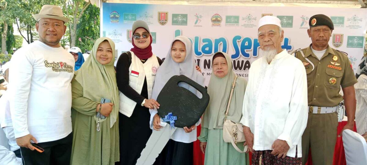 Alvin Almadina didampingi pengurus PPTQ Asnawiyyah Demak