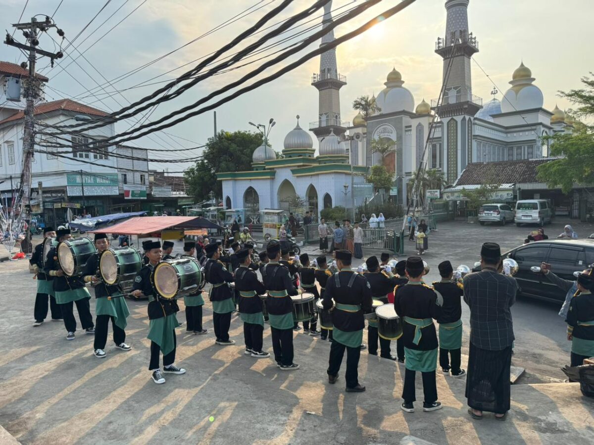 Atraksi Marching Band Manba'ul Hikmah Kaliwungu. Dok: Istimewa