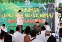 Pengasuh pondok pesantren APIK Kaliwungu KH Sholahuddin Humaidullah saat menyampaikan kisah para ulama Kaliwungu