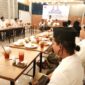 Koordinator Komunitas Peci Ireng Kota Semarang, Nur Rohman saat menyampaikan arahan dalam kopdar yang berlangsung di Oti Fried Chicken Jl Hasanuddin Semarang Utara Kota Semarang.