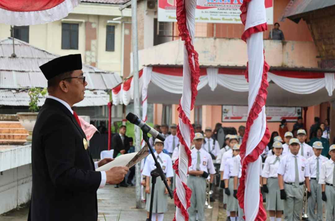 Dengan Semangat dan Keteguhan Seluruh Peserta, Pjs Bupati Toba Pimpin Upacara Peringati Hari Kesaktian Pancasila