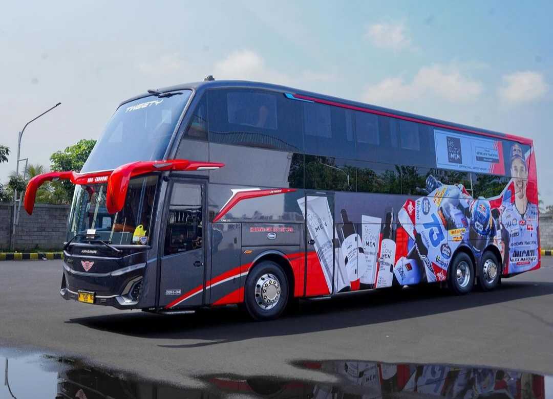 Alamakk! PO Juragan99 Trans Luncurkan Bus Double Decker dengan Livery Tim MotoGP, Bro!