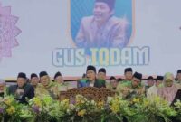 Sesi mauidhah hasanah oleh pengasuh Majelis Sabilut Taubah Blitar, Gus Iqdam, dalam rangkaian peringatan Hari Santri Nasional (HSN) 2024 di Lapangan Ngabean Kartasura pada Sabtu, 12 Oktober 2024/ dok.istimewa