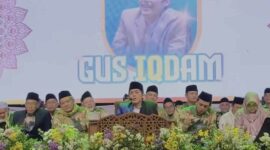 Sesi mauidhah hasanah oleh pengasuh Majelis Sabilut Taubah Blitar, Gus Iqdam, dalam rangkaian peringatan Hari Santri Nasional (HSN) 2024 di Lapangan Ngabean Kartasura pada Sabtu, 12 Oktober 2024/ dok.istimewa