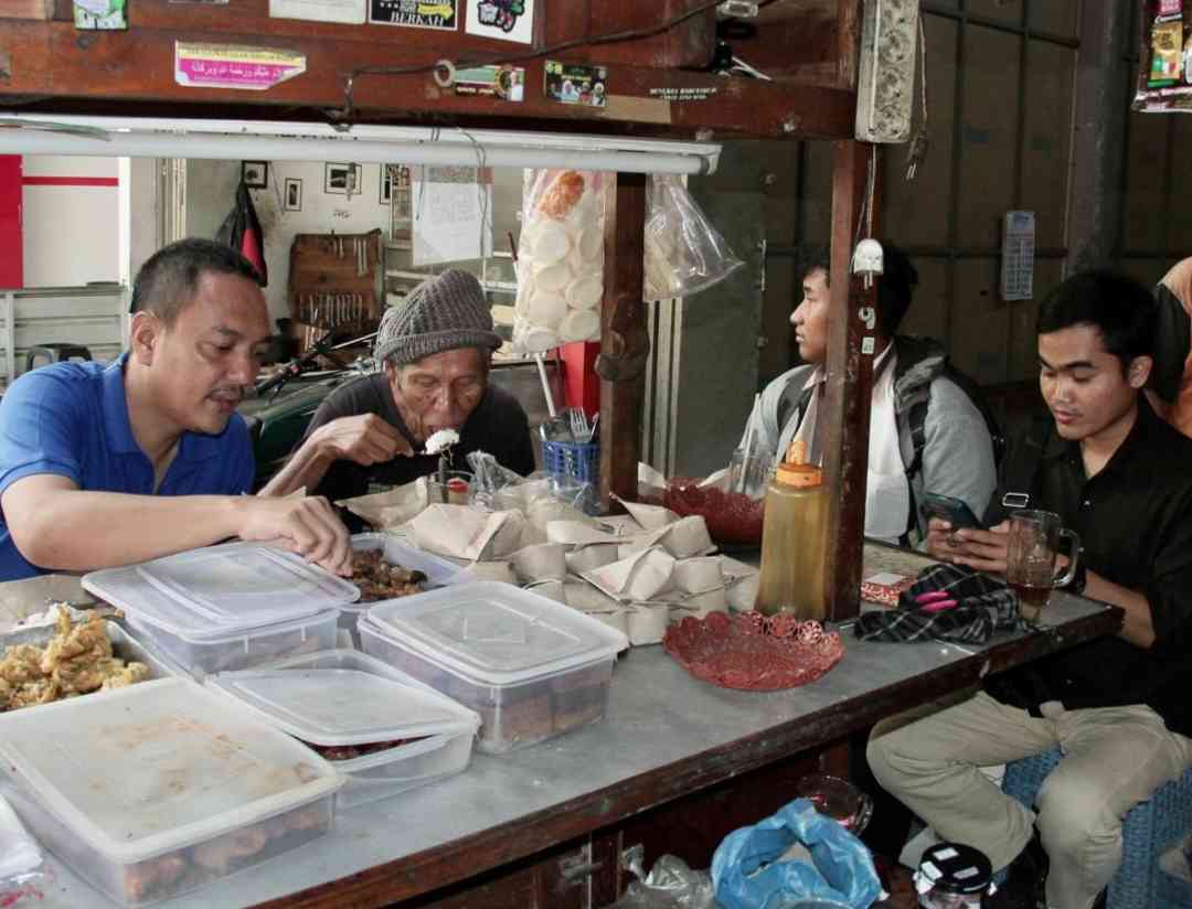 ‘Ghibah’ Soal Jalan Mijen yang Sering Macet, Yoyok Sukawi Siapkan Tim Pengkaji Urai Persoalan Warga