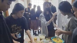 Kegiatan mengolah menu tradisional dalam perayaan Hari Pangan se-Dunia di SMA Vianney Jakarta, Rabu, 16 Oktober 2024