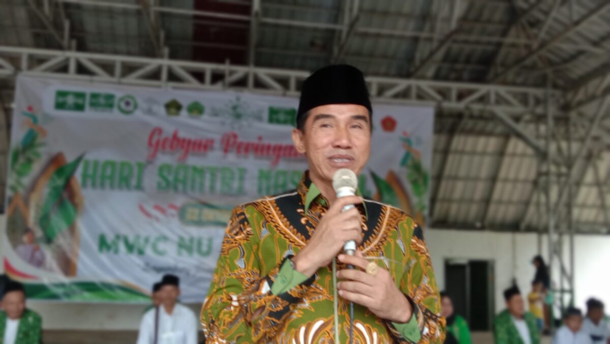 H. Benny Karnadi saat memberikan sambutan pada Kirab Karnaval Hari Santri di Sukorejo Kendal