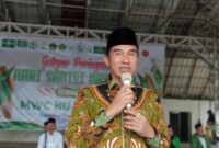 H. Benny Karnadi saat memberikan sambutan pada Kirab Karnaval Hari Santri di Sukorejo Kendal