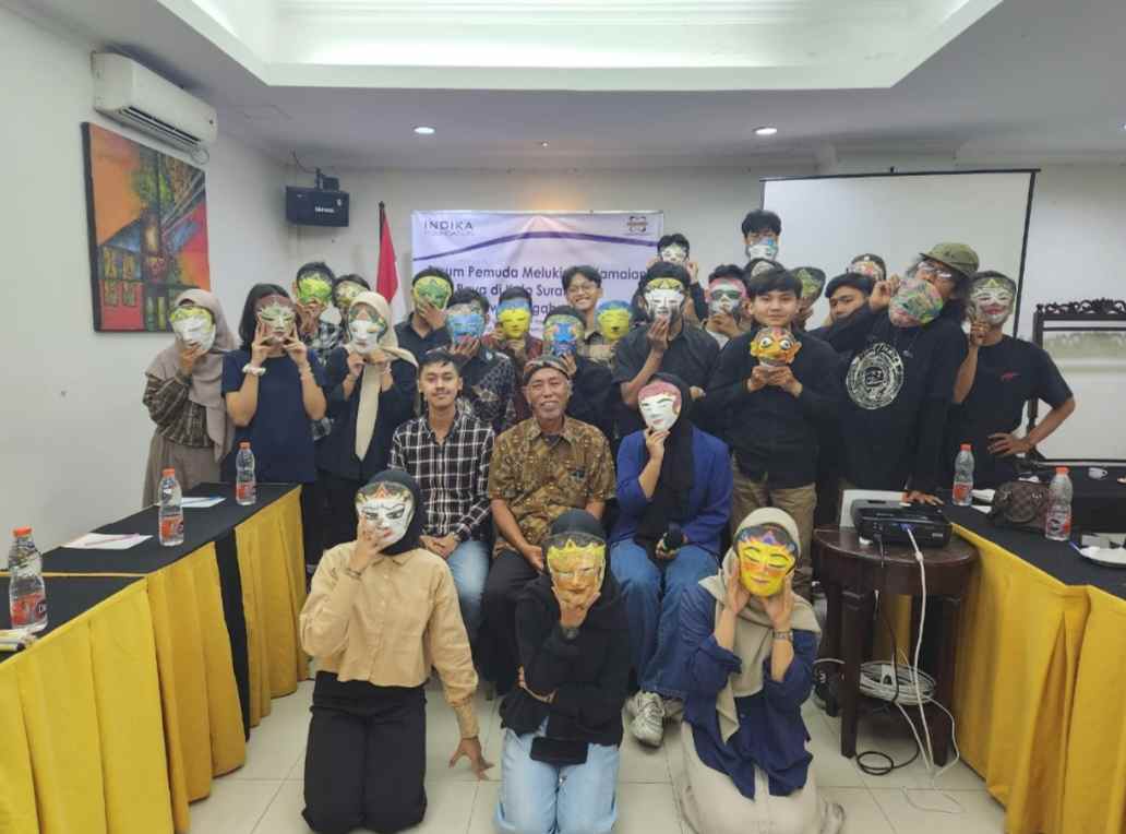 Forum Pemuda Melukis Perdamaian Solo Raya, Ciptakan Harmoni Melalui Imajinasi Topeng Wayang di Surakarta