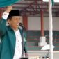 Ketua Tanfidziyah PCNU Sukoharjo, KH Khomsun Nur Arif, S.Ag saat menyampaikam amanat dihadapan 10.000 kader NU Sukoharjo, Jawa Tengah, dalam apel Hari Santri Nasional 2024 di Stadion Gelora Merdeka Jombor, Sukoharjo, Selasa (22/10/2024) 
