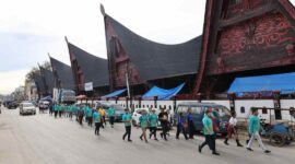 Suasana Toba Fun Walk 2024 di Balige, Sumatera Utara, Sabtu (26/10)
