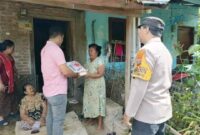 Kapolsek Payung Berikan Bantuan Kepada Warga Jemaat GBKP Tiganderket