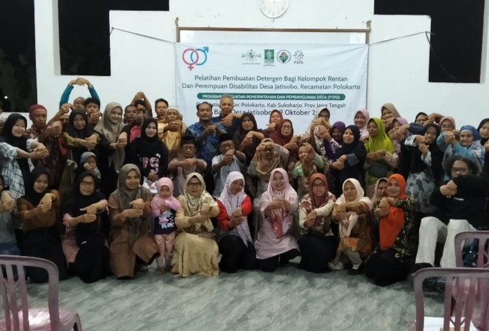 Lakpesdam NU Sukses Gelar Pelatihan Pembuatan Detergen bagi Remaja Disabilitas dan Perempuan di Desa Jatisobo