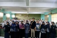 Foto bersama saat Workshop Penulisan Berita dan Reporter di SMP Negeri 1 Krembung, Sidoarjo, Jawa Timur, Selasa (29/10/2024)
