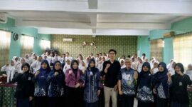 Foto bersama saat Workshop Penulisan Berita dan Reporter di SMP Negeri 1 Krembung, Sidoarjo, Jawa Timur, Selasa (29/10/2024)
