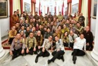 Presiden Joko Widodo menggelar jamuan santap siang bersama seluruh jajaran kabinet Indonesia Maju di Istana Negara, Jakarta, Jumat, 18 Oktober 2024. Foto: BPMI Setpres/Vico