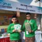 Ketua Tanfidziyah PWNU Jawa Tengah Gus Rozin bersama Ketua Panitia Hari Santri 2024 Gus Zaki saat kunjungi stand RMI PWNU Jateng. Di Lapangan Pancasila Simpang Lima Semarang. Ahad, 27/10/2024