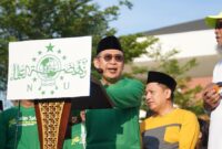 Ketua Tanfidziyah PWNU Jawa Tengah, KH Abdul Ghaffar Razin (Gus Rozin) saat membuka acara Jalan Sehat Santri NU Jawa Tengah di Semarang. Minggu, 27/10/2024. Dok PWNU Jateng