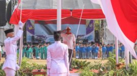 Pj Gubernur Jawa Tengah Nana Sudjana saat memimpin upacara peringatan Hari Sumpah Pemuda di Jepara
