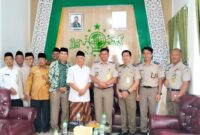 Kepala BPN Kendal Agung Taufik Hidayat dan jajarannya bersama Ketua Tanfidziyah PCNU Kendal KH Mukh Mustamsikin dan Ketua LWPNU Kendal H Abdul Rozak