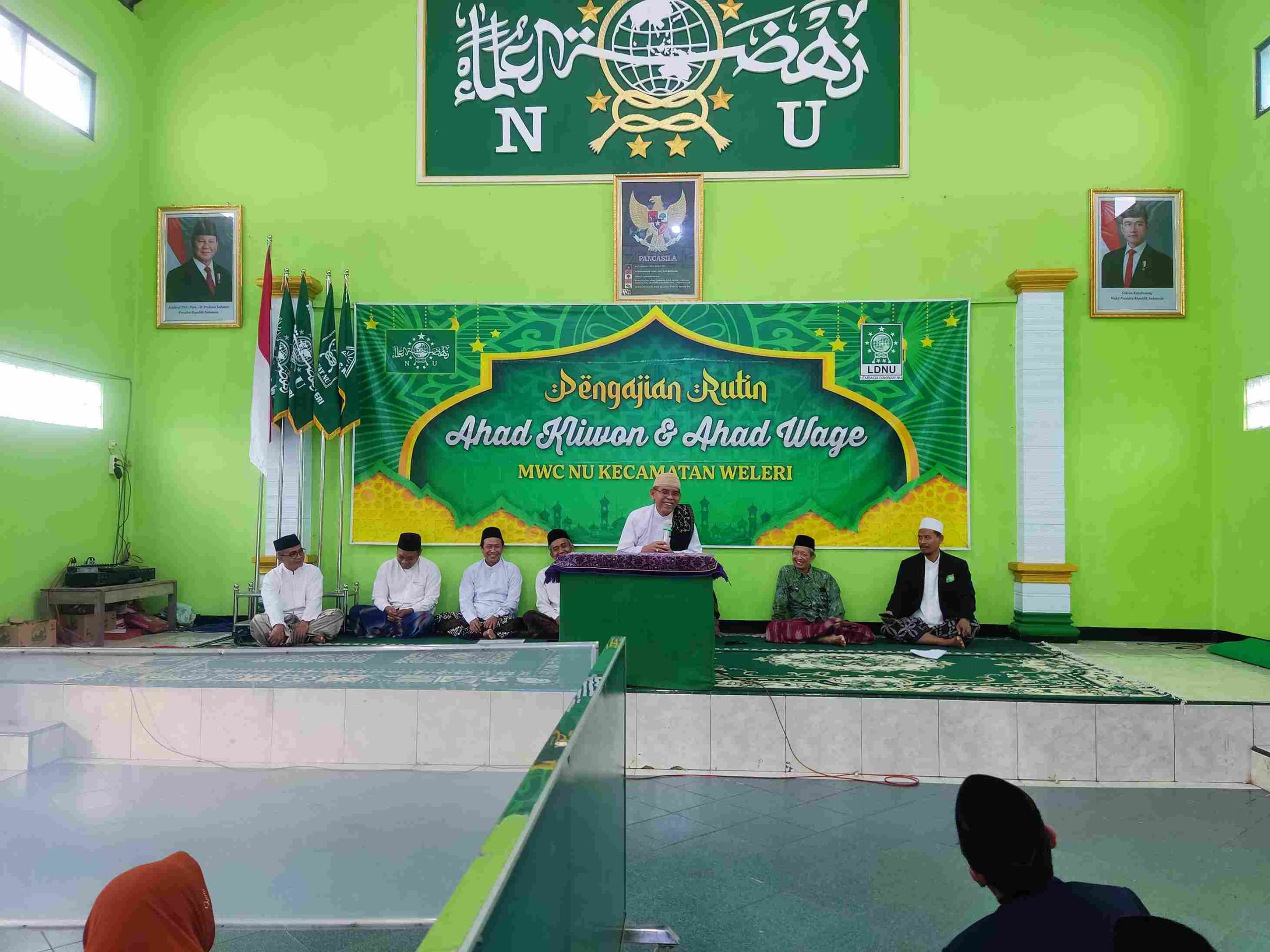 Pengajian Ahad Kliwon MWCNU Weleri Dipadati Jamaah, Hadirkan KH Sholikhin Syihab dari Batang