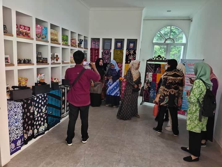 Bupati Kendal Dico M Ganinduto Resmikan Toko Dekranasda, Dorong Pertumbuhan Industri Kreatif dan UKM Lokal