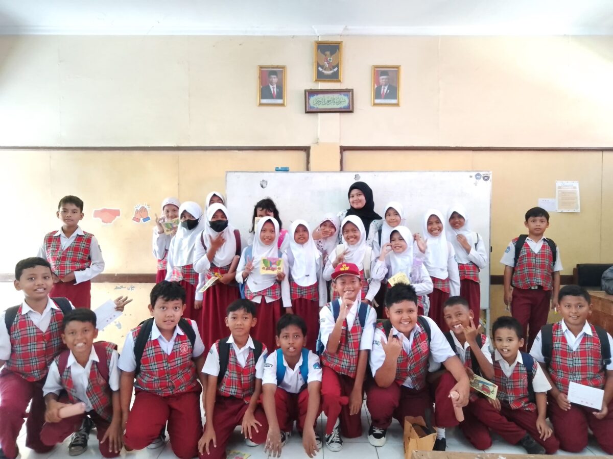 Momen foto bersama siswa SD Negeri Merapi/ dok: pribadi