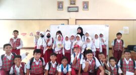Momen foto bersama siswa SD Negeri Merapi/ dok: pribadi