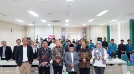 Sesi foto bersama di sela-sela Kuliah Umum dengan tema “Dinamika dan Implikasi Hukum Islam dalam Putusan Mahkamah Konstitusi” di meeting room Gedung Dekanat Lantai 6 Kampus I Unwahas, Sabtu (2/11/2024) 