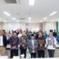 Sesi foto bersama di sela-sela Kuliah Umum dengan tema “Dinamika dan Implikasi Hukum Islam dalam Putusan Mahkamah Konstitusi” di meeting room Gedung Dekanat Lantai 6 Kampus I Unwahas, Sabtu (2/11/2024) 