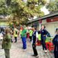 Senam bersama 180 lansia di Kel Suryodiningratan, Mantrijeron  Yogyakarta, Minggu (3/11/2024).
