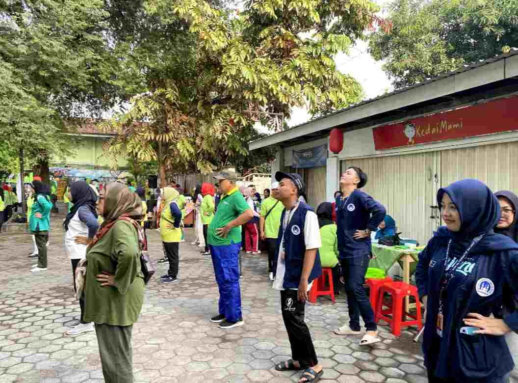 Meriah, Euy! Bareng 180 Lansia, Mahasiswa KKN Universitas Ahmad Dahlan (UAD) Ikuti Senam Sehat di Kelurahan Suryodiningratan