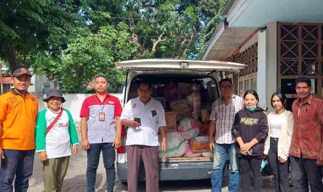 UAR Korda Lembata Salurkan Bantuan Sembako untuk Pengungsi Erupsi Lewotobi Laki-Laki