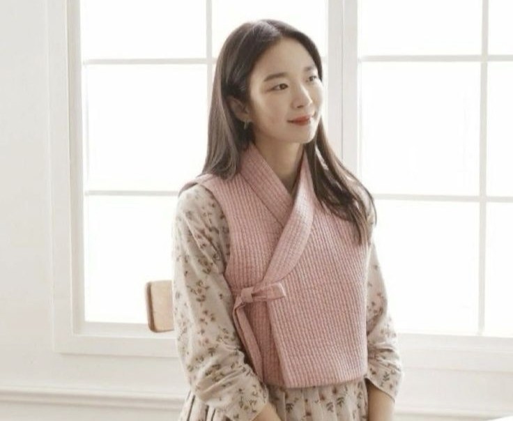Demam Korean Style pada Kebaya: Akankah Menjadi Pedang Bermata Dua bagi Budaya Asli Indonesia?