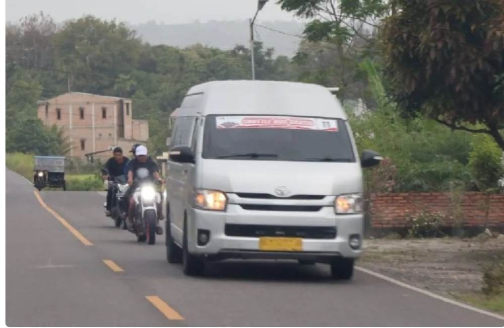 Antusias! Pengunjung Gunakan Shuttle Bus Dishub Sumut saat Nonton Aquabike Jetski 2024 di Samosir