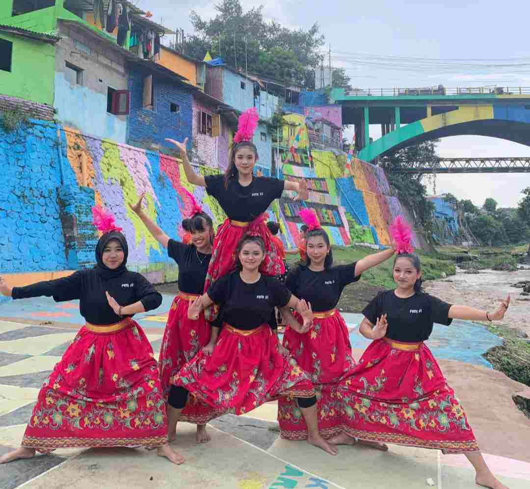 Keanggunan Tari Mojang Priangan dalam Harmoni Budaya dan Kreativitas pada Urband Dance Camp 2024