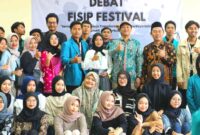 Sesi foto bersama usai Debat Competition dalam rangka Festival FISIP 2024/ dok.istimewa