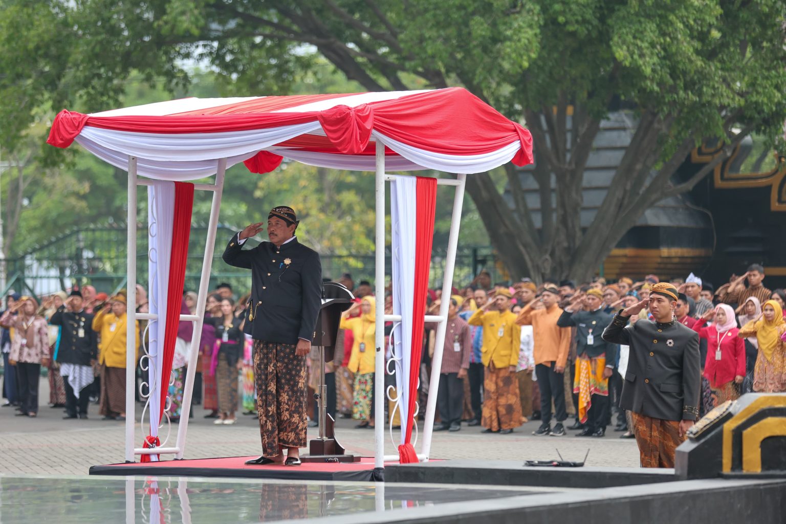 Peringatan Hari Guru Nasional 2024 di Pemprov Jawa Tengah Berlangsung Meriah