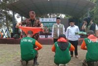 Penyematan tanda peserta Kasatkornas Banser Gus Syafiq Syauqi