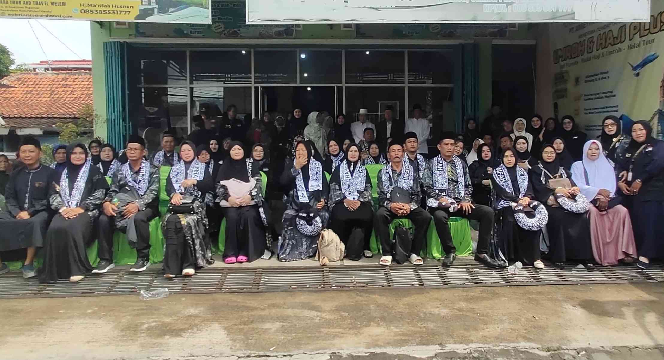 ARA Tour and Travel Berangkatkan 37 Jamaah Umroh Plus Mesir dari Weleri