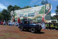 Inspeksi Pasukan, KH Mas'ud Abdul Qodir didampingi Miftah Reza