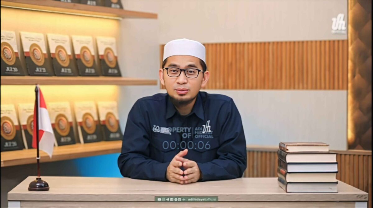 Tangkapan layar YouTube Adi Hidayat Official saat berikan klarifikasi. Selasa, 10/12/2024